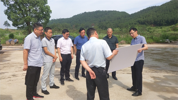 6月7日，潘总陪同县人大领导调研王村砂石加工点国有自然资源管理情况.jpg