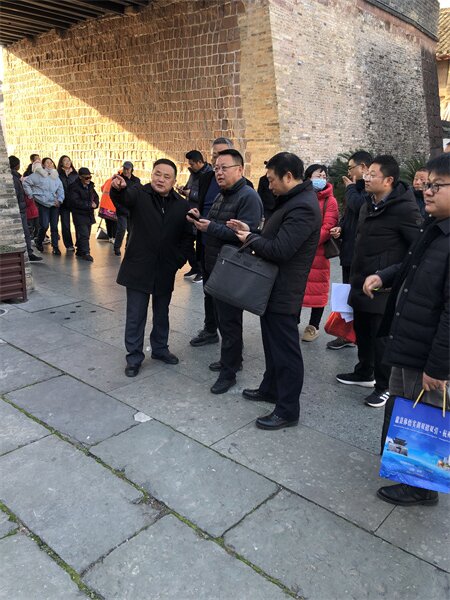 12月24日，洪董陪同汪凯书记调研古城节点建设。.jpg